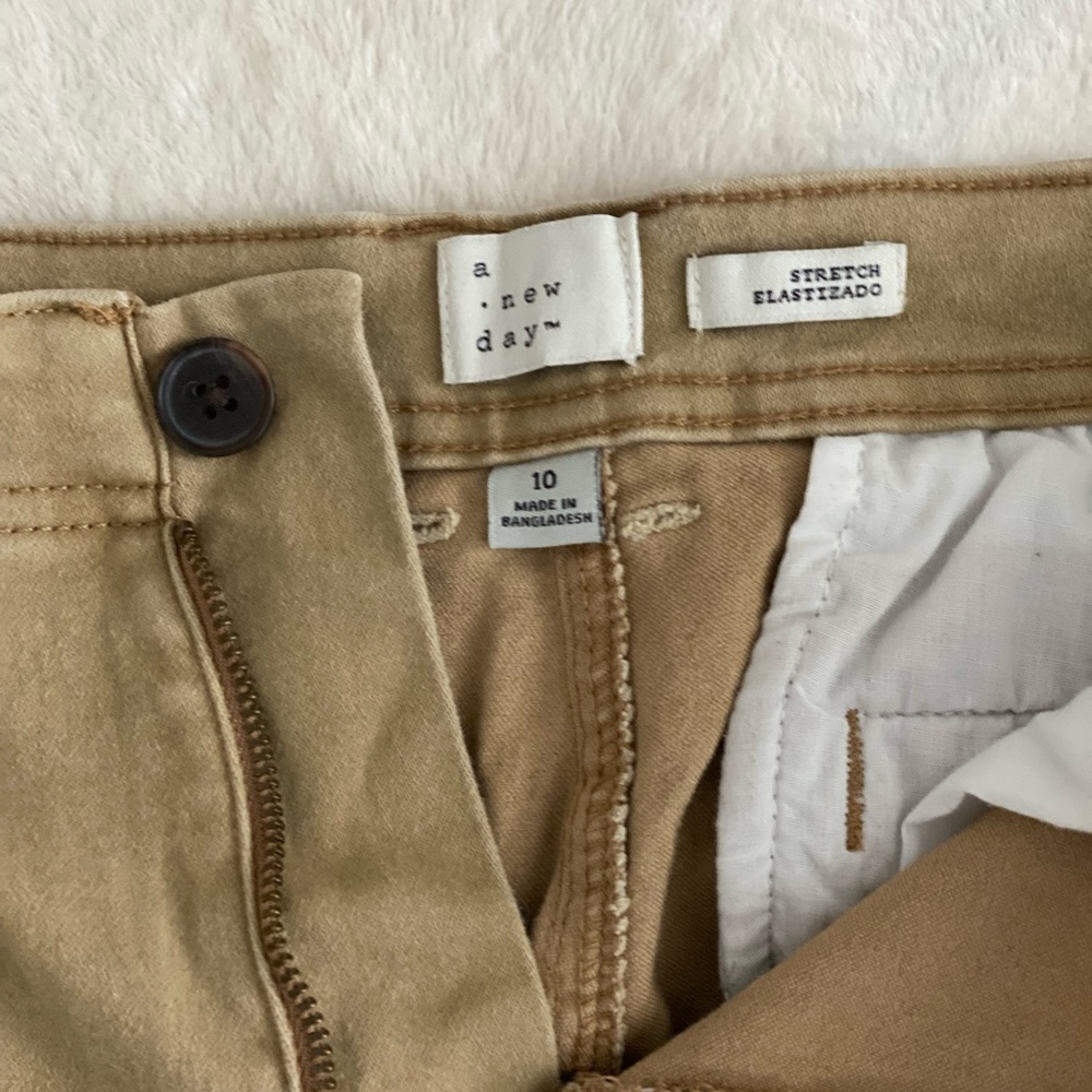 Khaki jeans